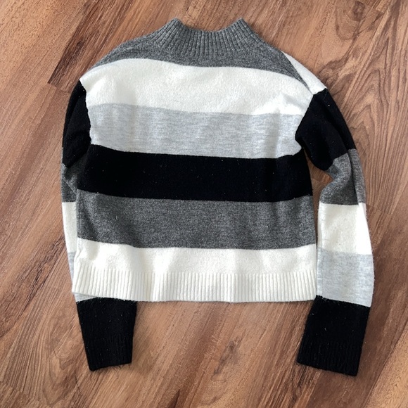 Express Striped Cropped Sweater - Picture 4 of 4